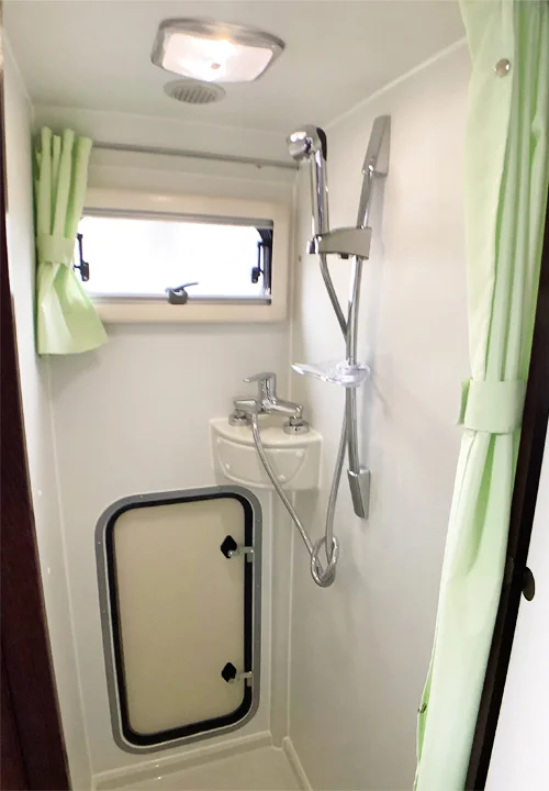 温水シャワールーム