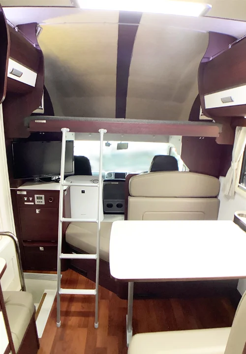 バンクベッドへのはしご